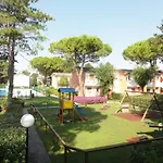 With Garden And Pool Access Appartamento