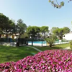 דירה With Garden And Pool Access