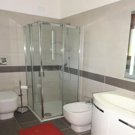 With Garden And Pool Access Apartman