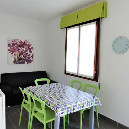 With Garden And Pool Access ביביונה