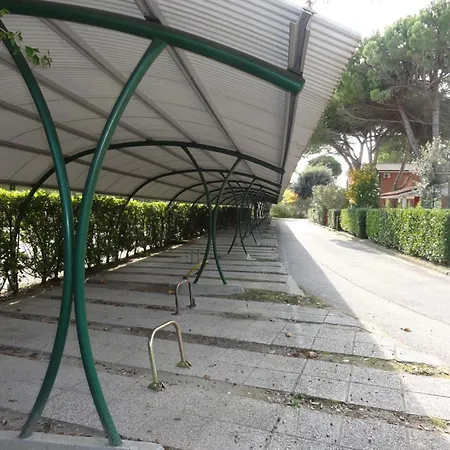 With Garden And Pool Access ביביונה