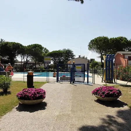 Apartman With Garden And Pool Access *