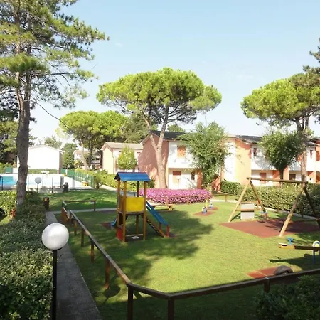 With Garden And Pool Access Apartman