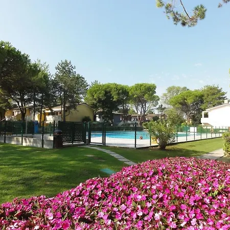 Apartment With Garden And Pool Access