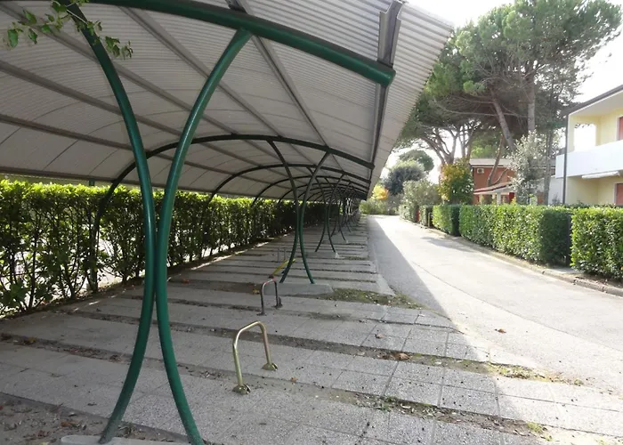 With Garden And Pool Access ビビオーネ